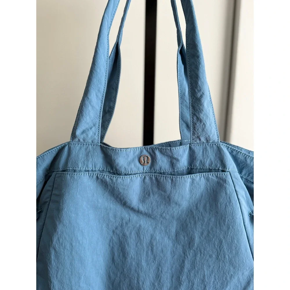 Lululemon Side-Cinch Shopper Bag 18L in Utility Blue